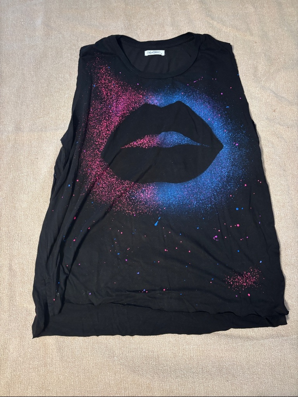 NWOT Lauren Moshi Lips Graphic Tee